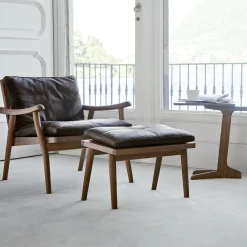 1000 Fast Brown Leather Lounge Chair with Walnut Frame