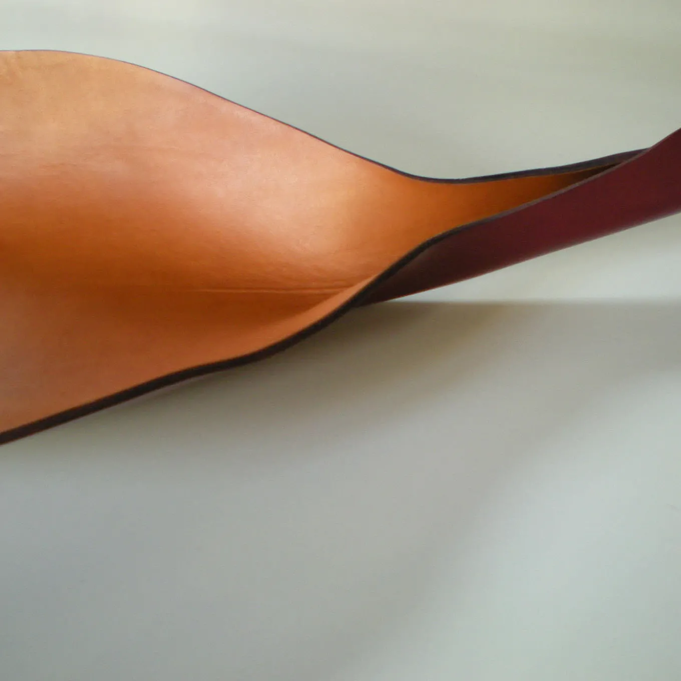 Acqua Leaf Small Two-Toned Vide Poche by Oscar Maschera