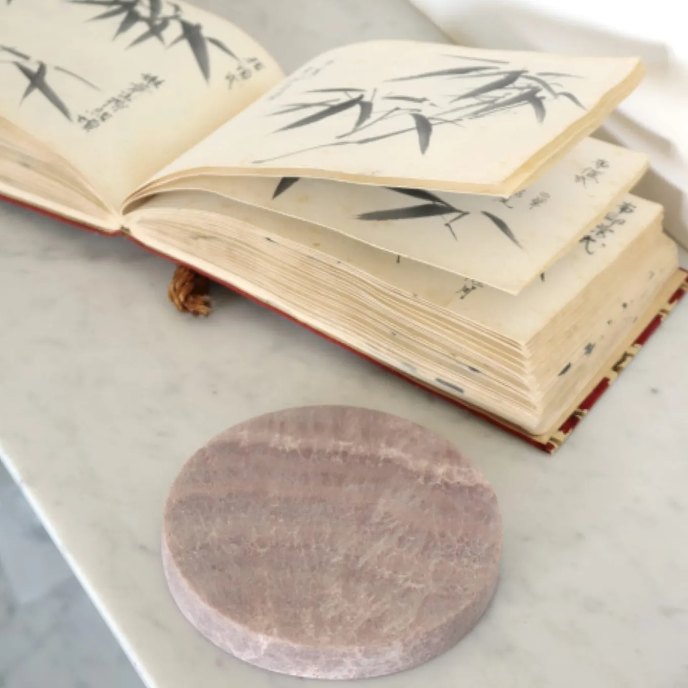 Aegean Pink Marble Base Small Wireless Charger