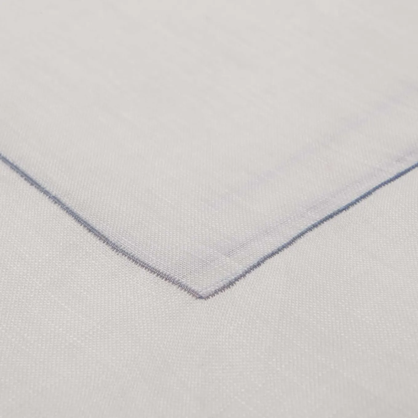 Ametista Linen Tablecloth