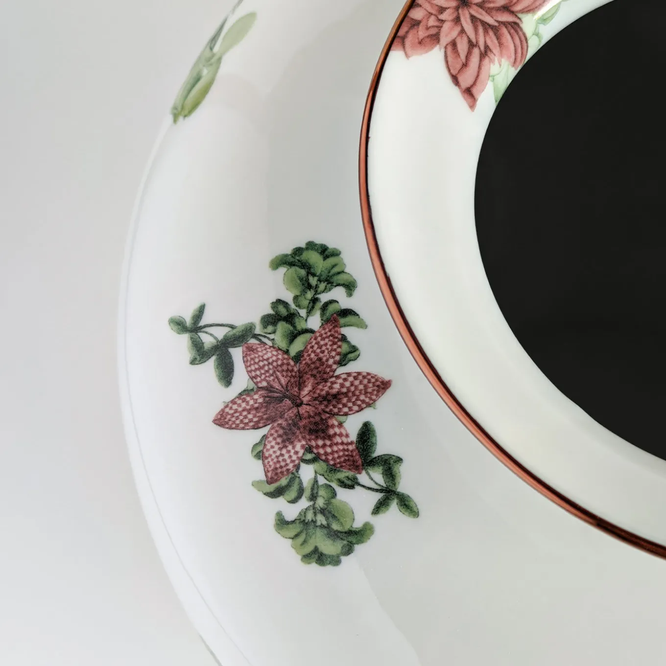 Amphora Porcelain Vase With Green And Red Flowers H24Cm