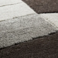 Annapurna geometric motif Wool Rug