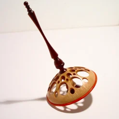 Aria Spinning Top in Maple and Muirapiranga