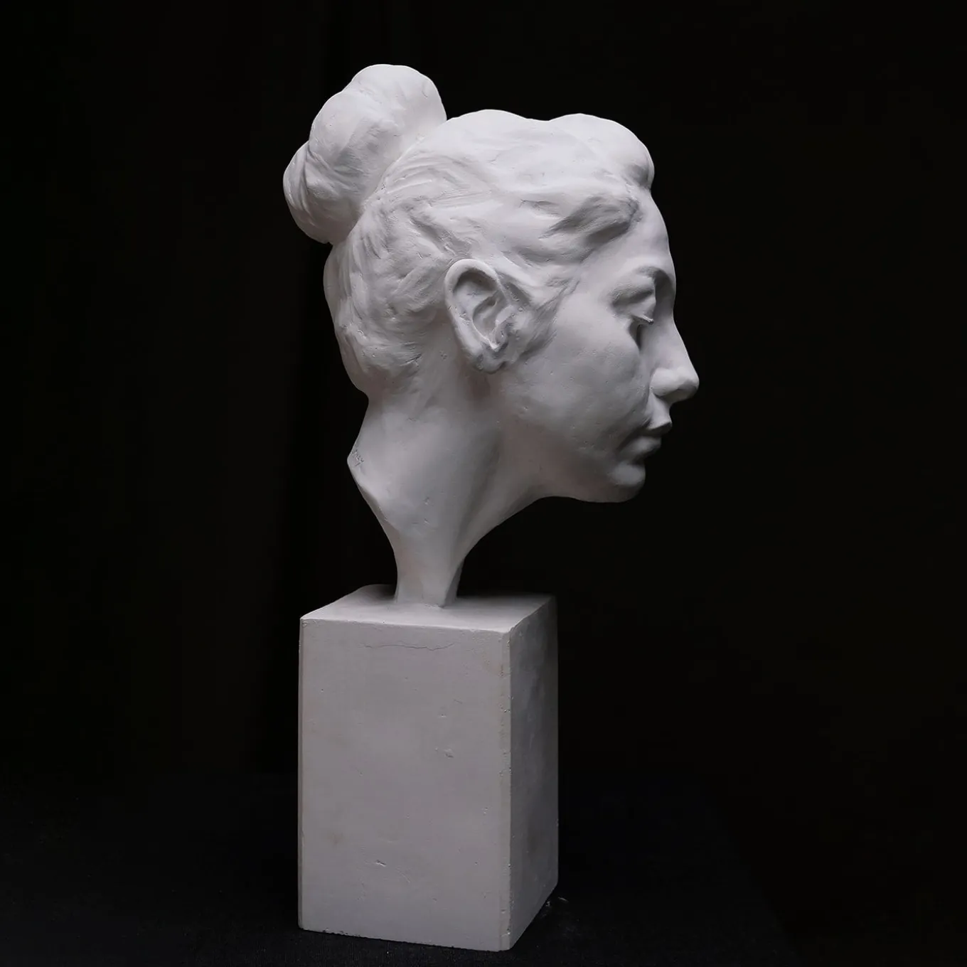 Arianna Resin Sculpture