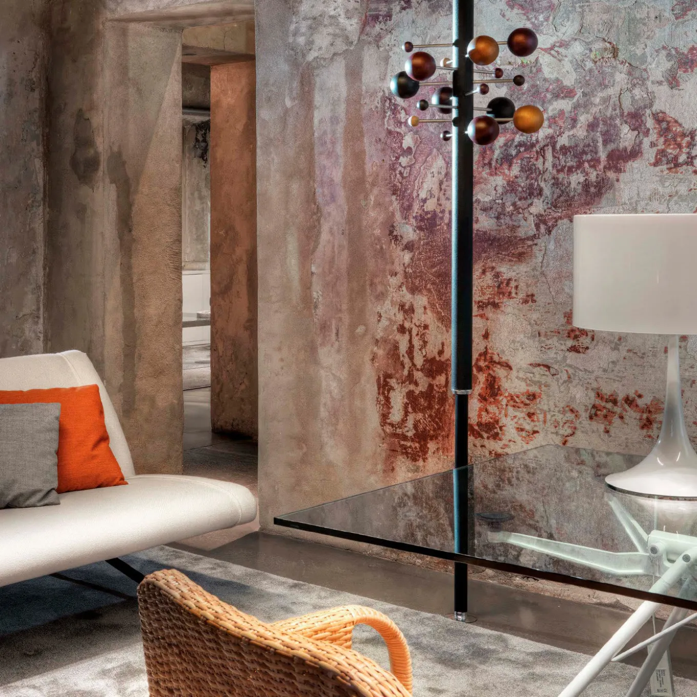 AT16 Coat Rack by Osvaldo Borsani