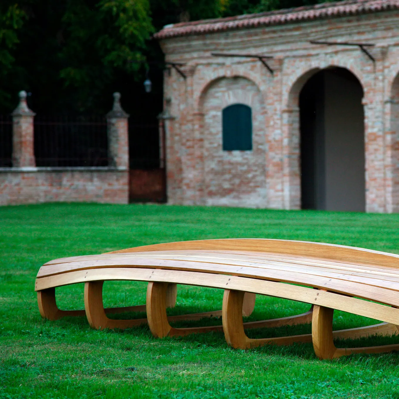Barca Curved Oak Wood Bench