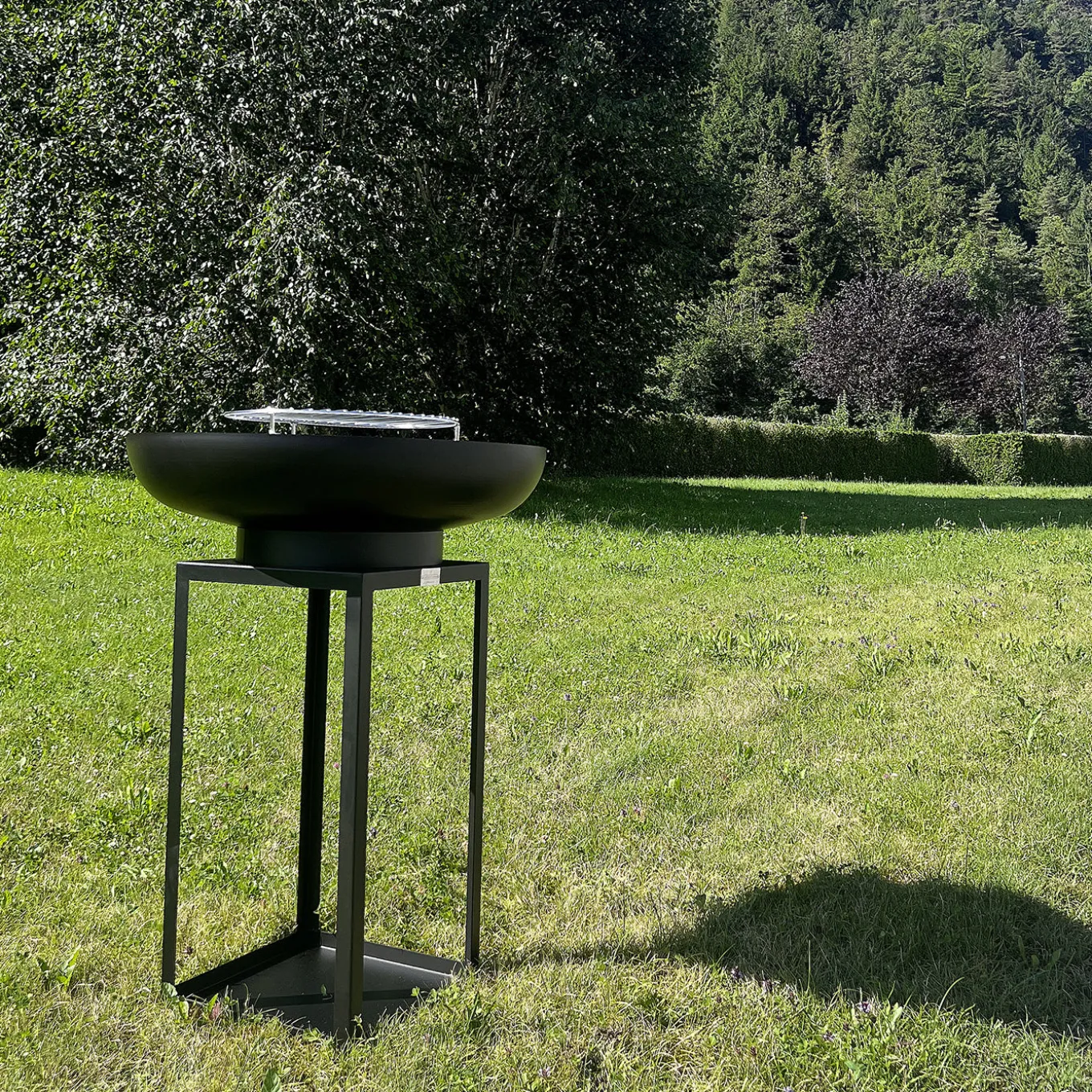 BQ137A ARA Black Steel Barbecue