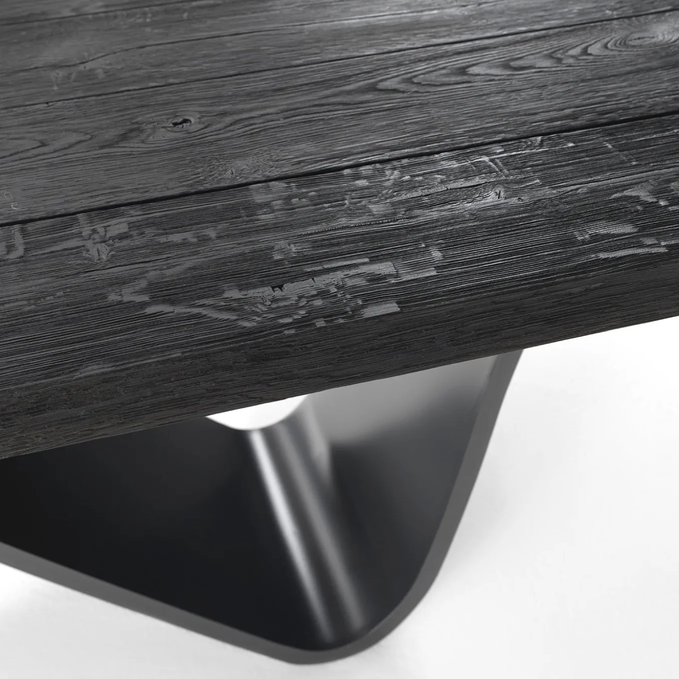 Bree E Onda black solid oak wood and iron Dining Table