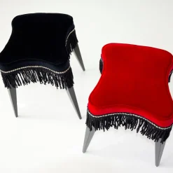 Burlesque stool in red velvet