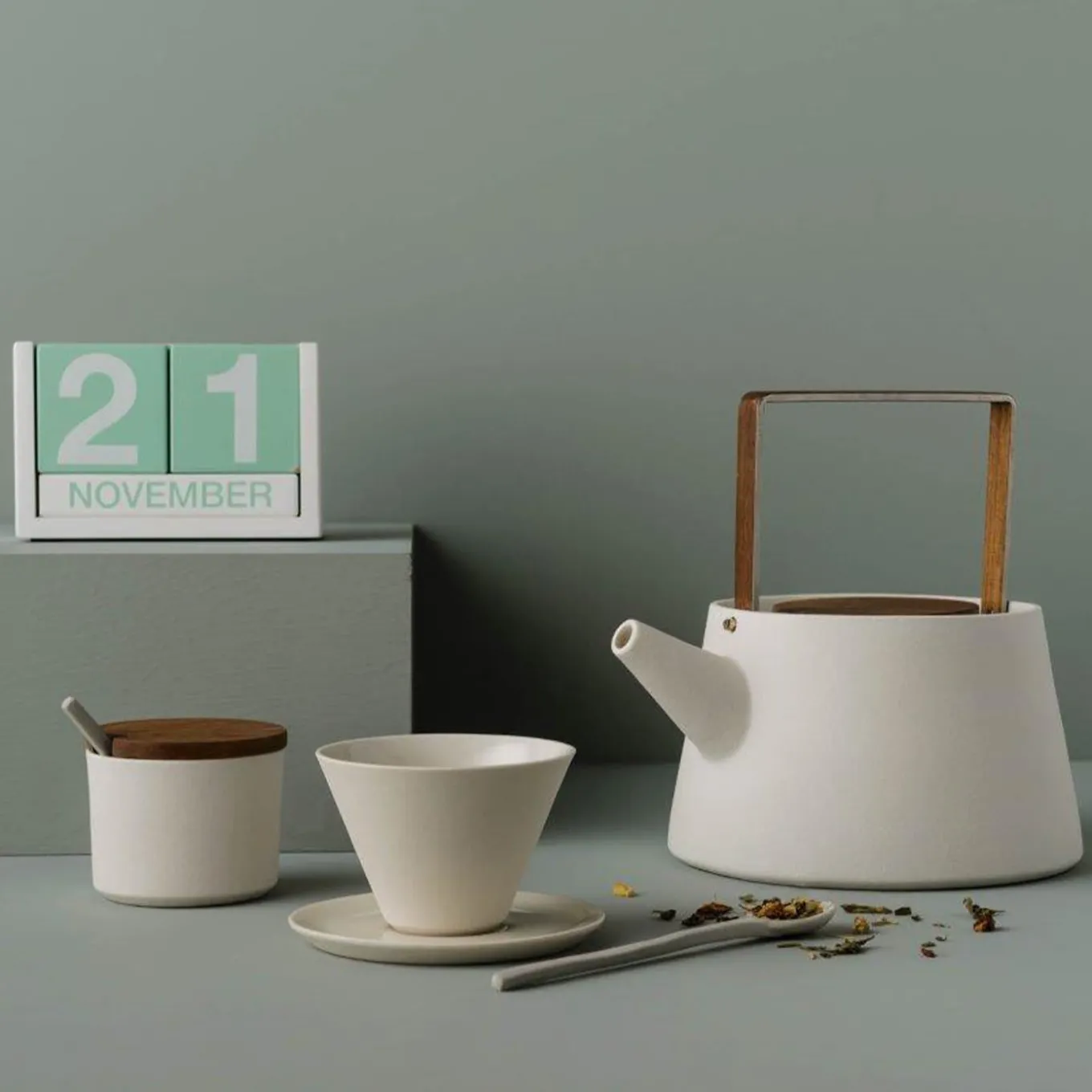 Ceramic Sugar Bowl with Wooden Lid and Small Ceramic Cups