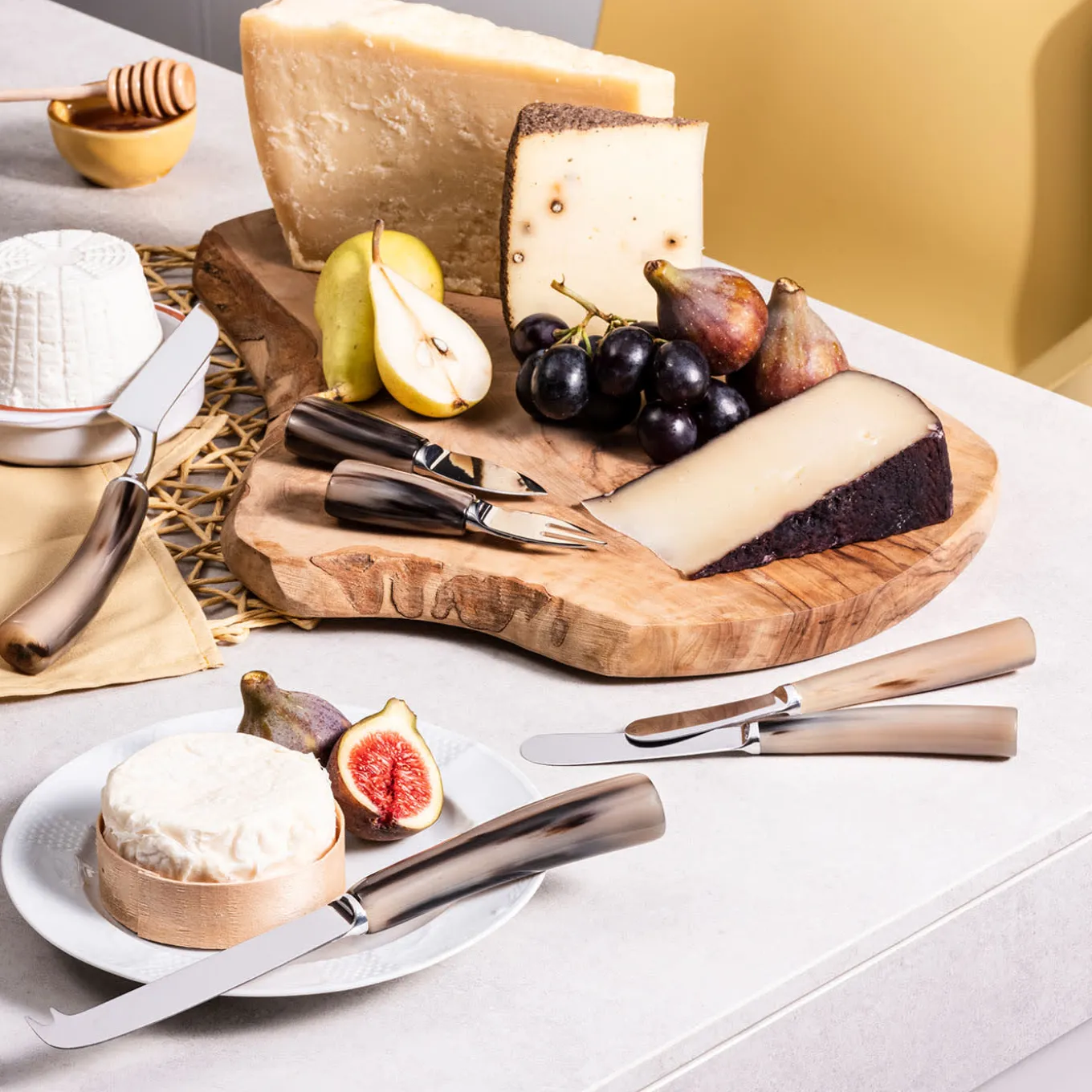 Cheese Cutlery Set in Natural Horn