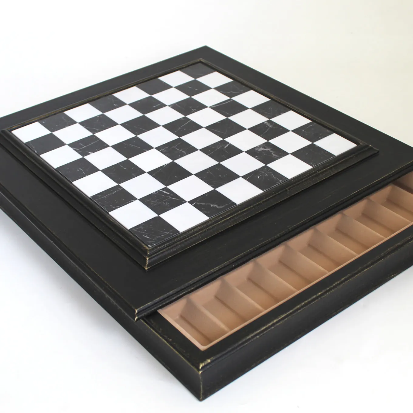 Chess Set Adorned with Arabesques