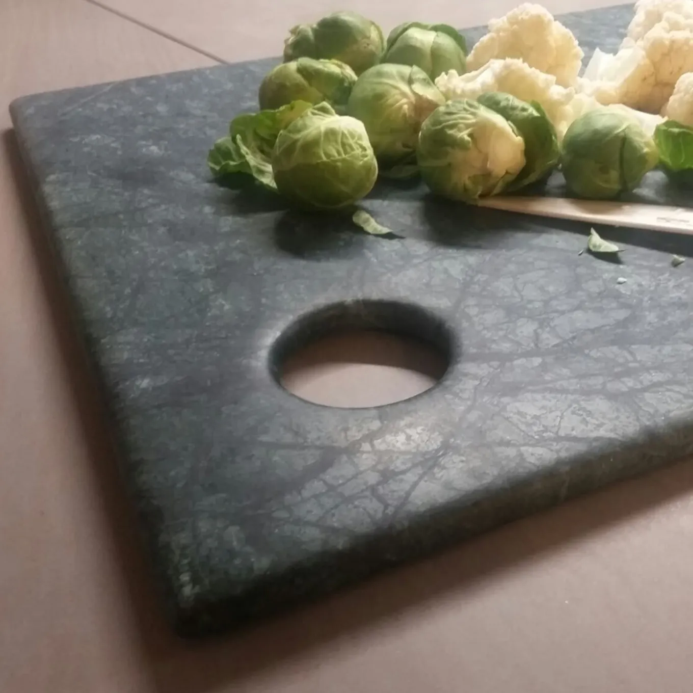 Convivio Maxi Trivet in Green Guatemala Marble