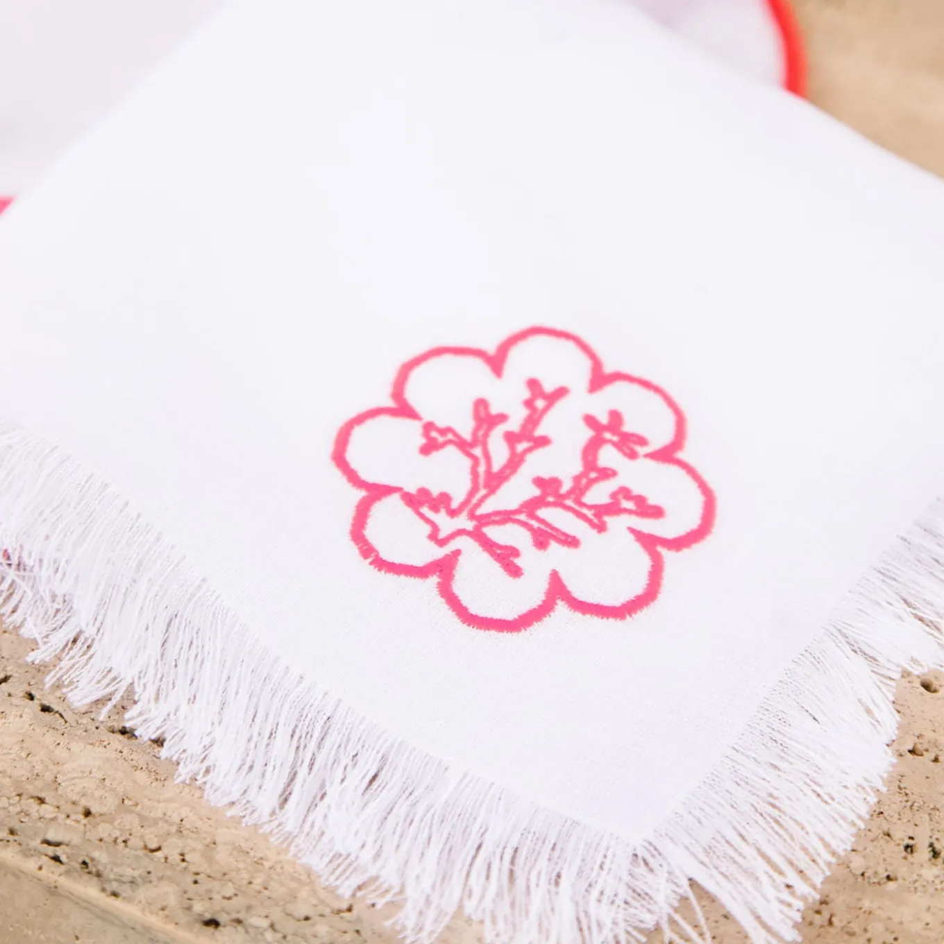 Corallo Rosa Set of 6 Fringed White Napkins