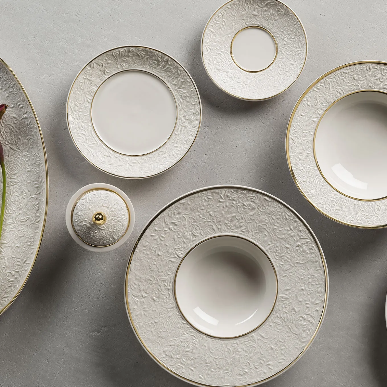 Damasco Gourmet Set of 2 White & Gold Dinner Plates