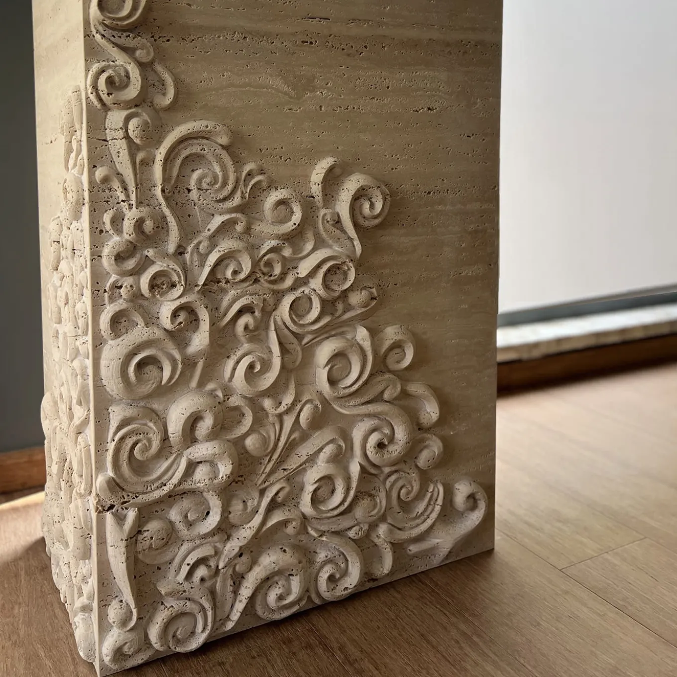 Dame Freestanding Washbasin in Travertino Paglierino