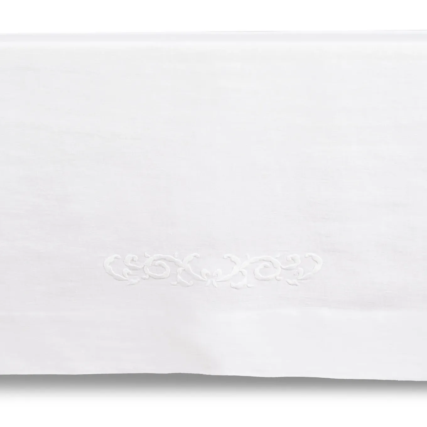 Decoro Embroidered White Tablecloth