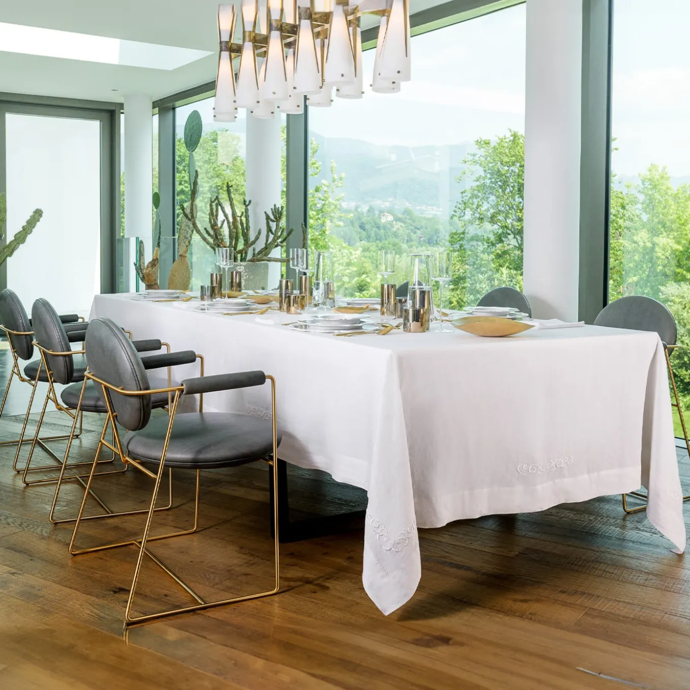 Decoro Embroidered White Tablecloth