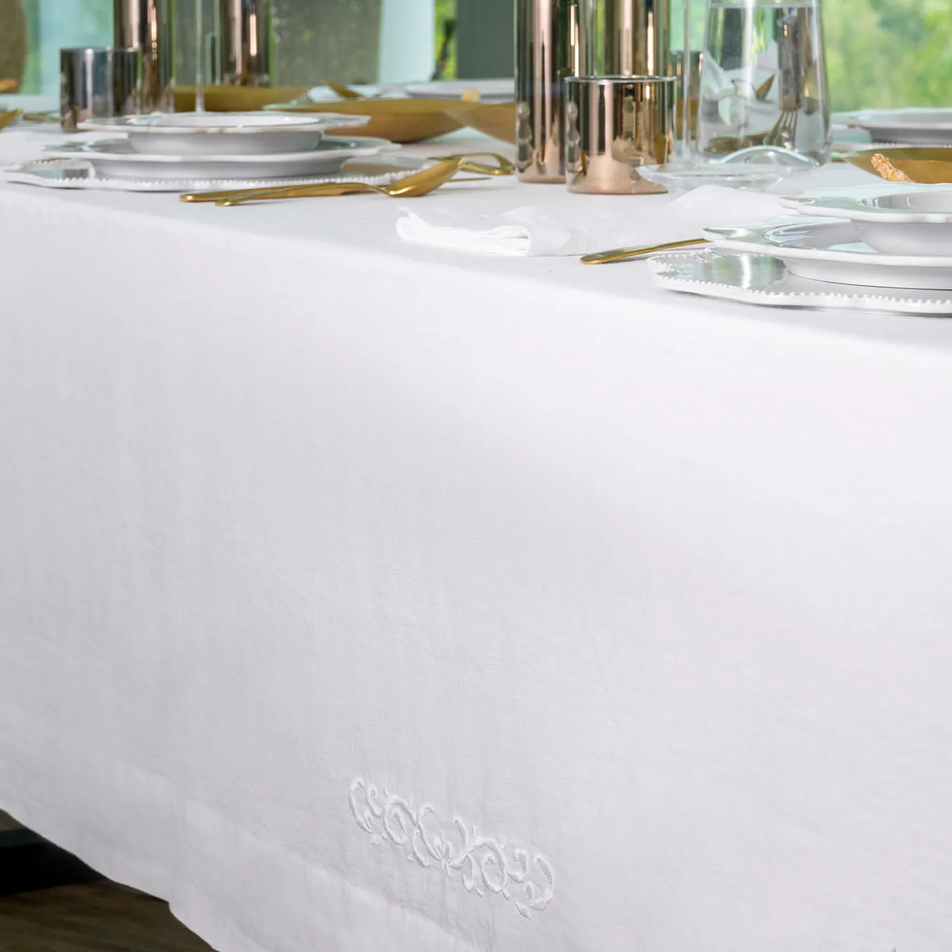 Decoro Embroidered White Tablecloth