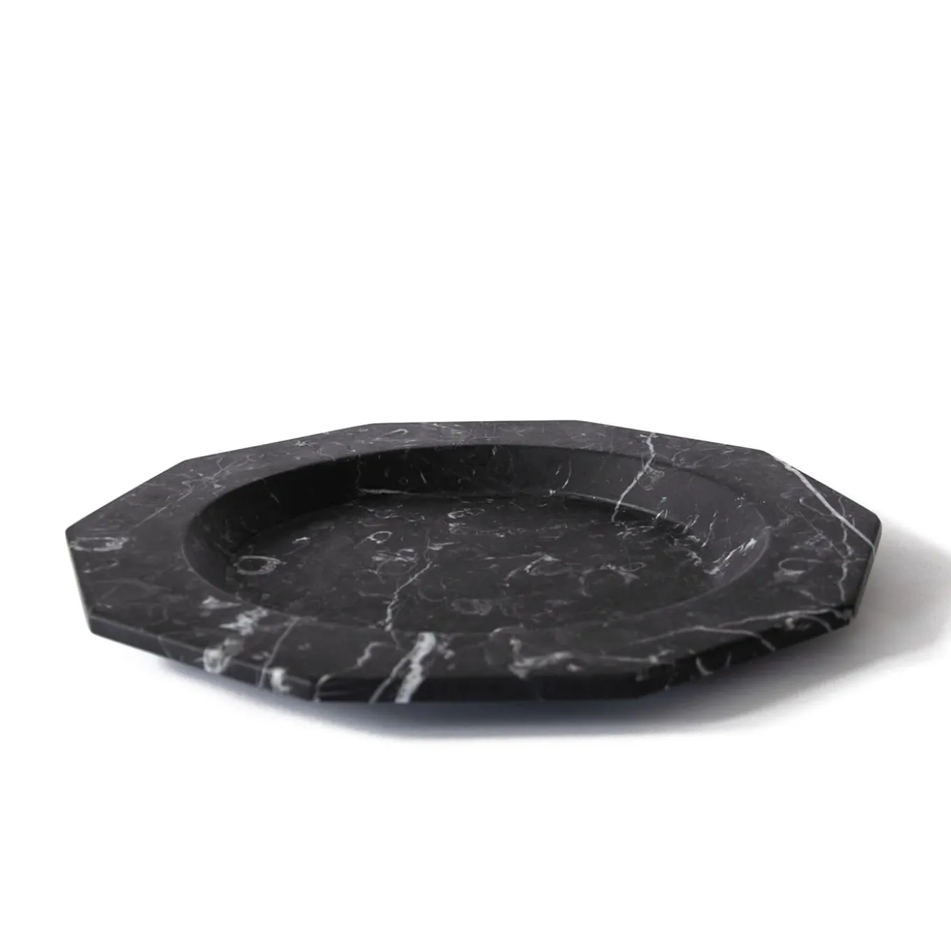 Dinner Plate in black Marquina marble