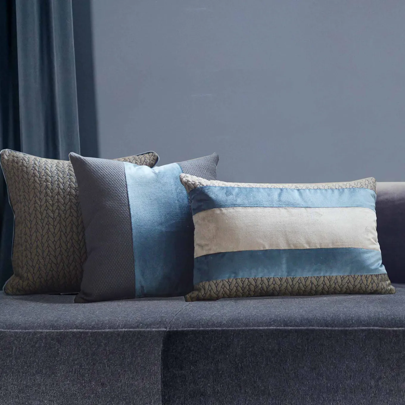 Dove Carrè Cushion in Tricot Jacquard Fabric