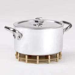 Elementa Trivet by Acconci-Bastiani