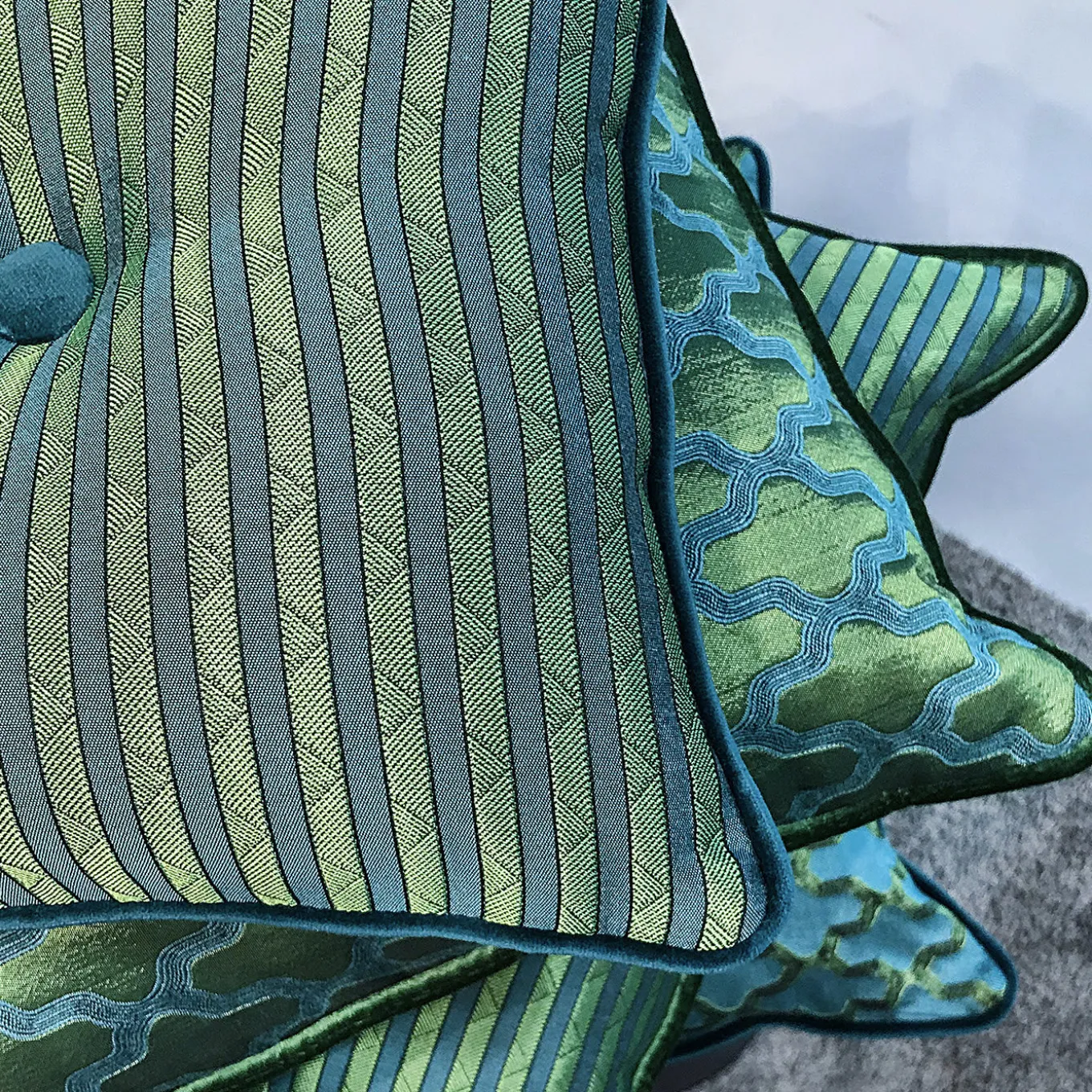 Emerald Carré Cushion in striped jacquard fabric and silk velvet