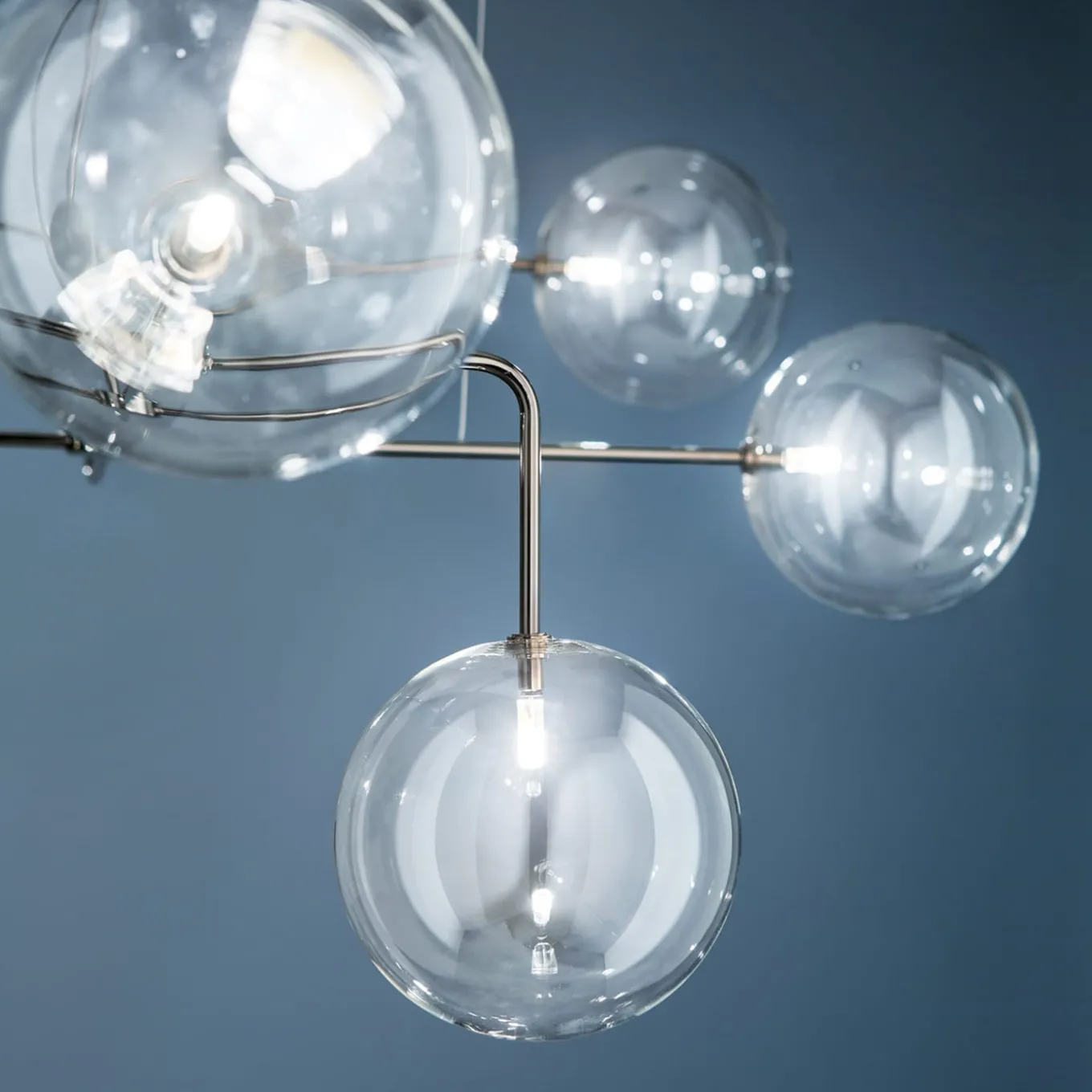 Essenza 8-Light Transparent Borosilicate Glass Chandelier