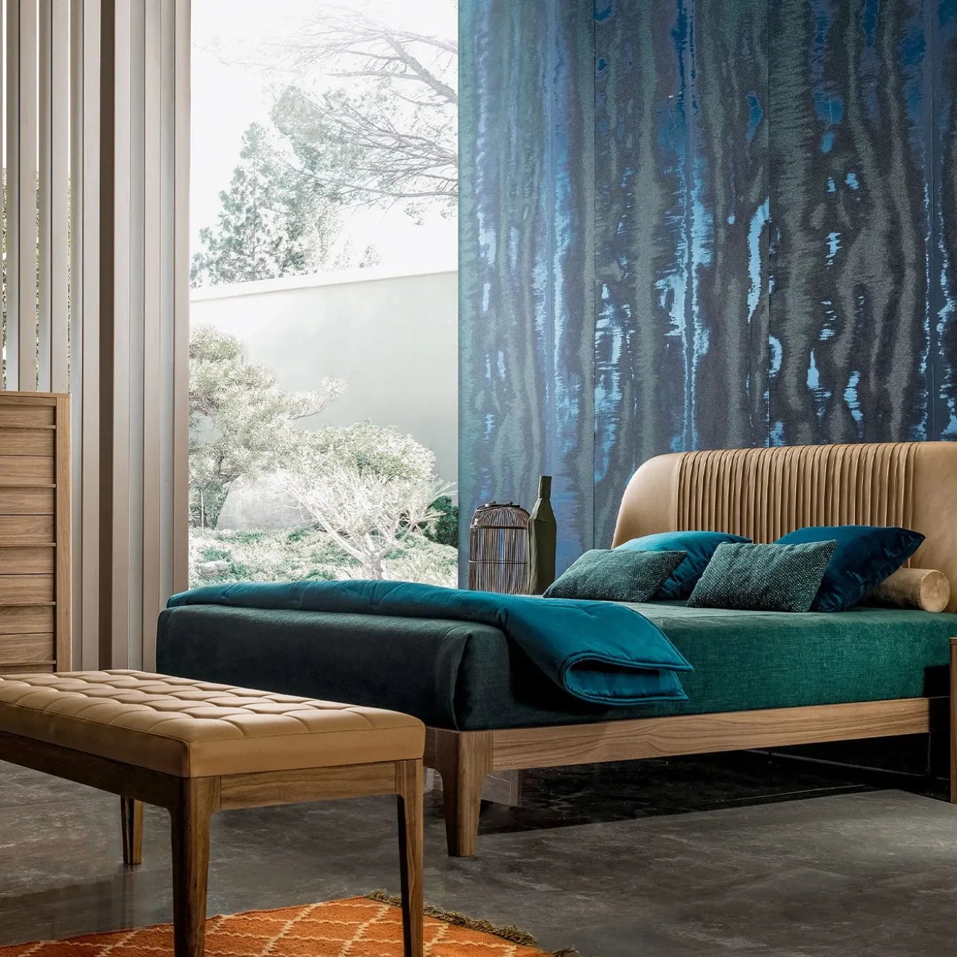 Five-Drawer Walnut Wood Dresser Modo10 Collection