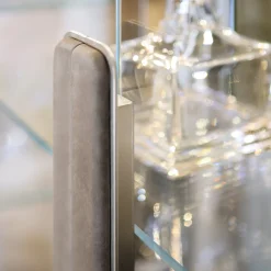 Hanami Urban Chic Display Case