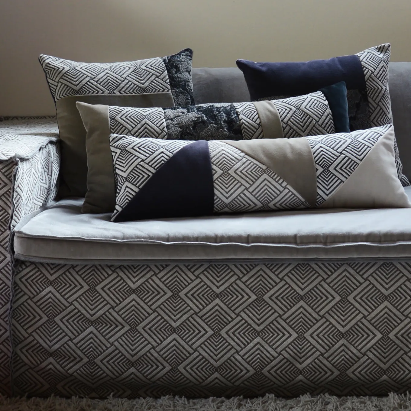 Inlay Rectangular Arlecchino Cushion