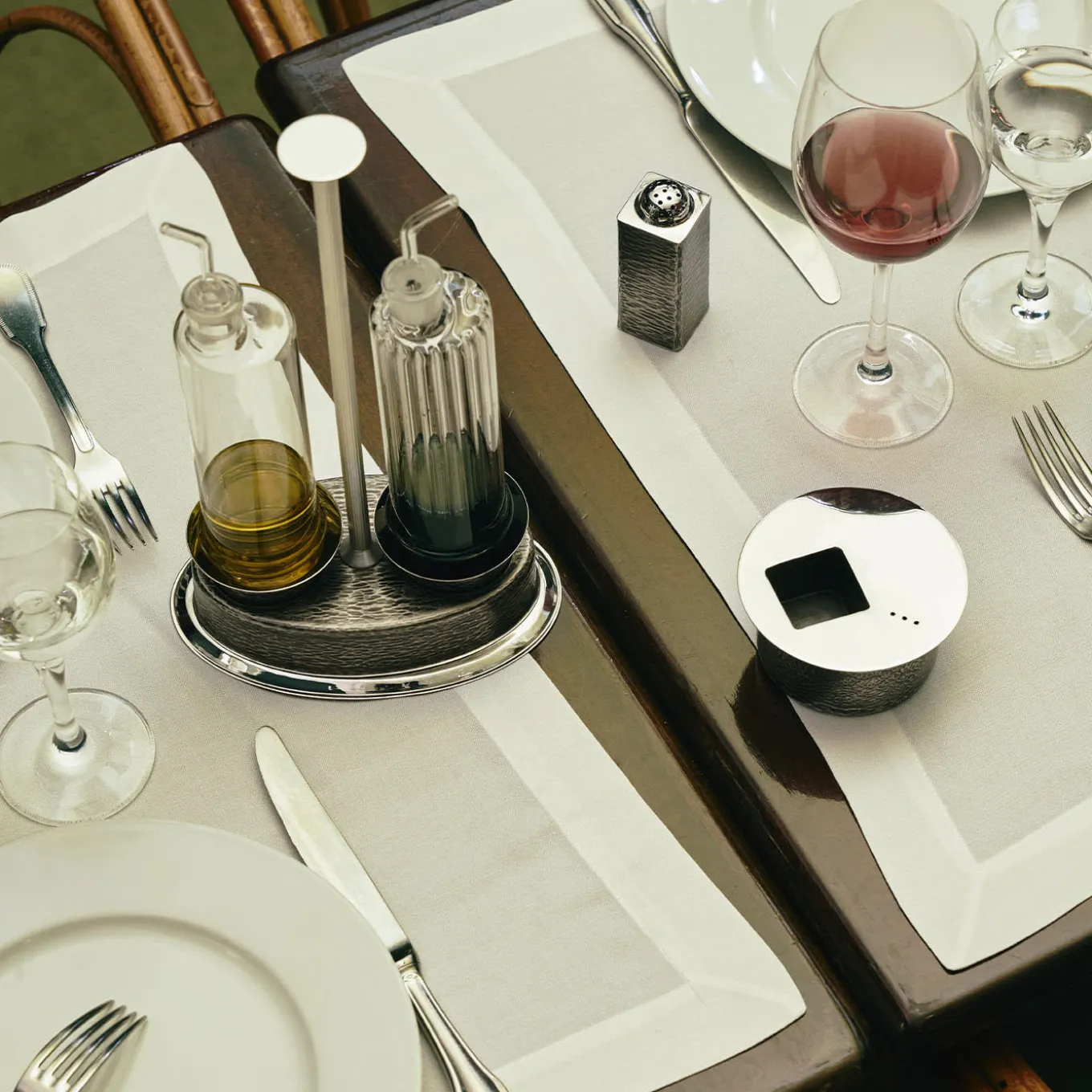 Iside Bronze Salt & Pepper Shaker Set