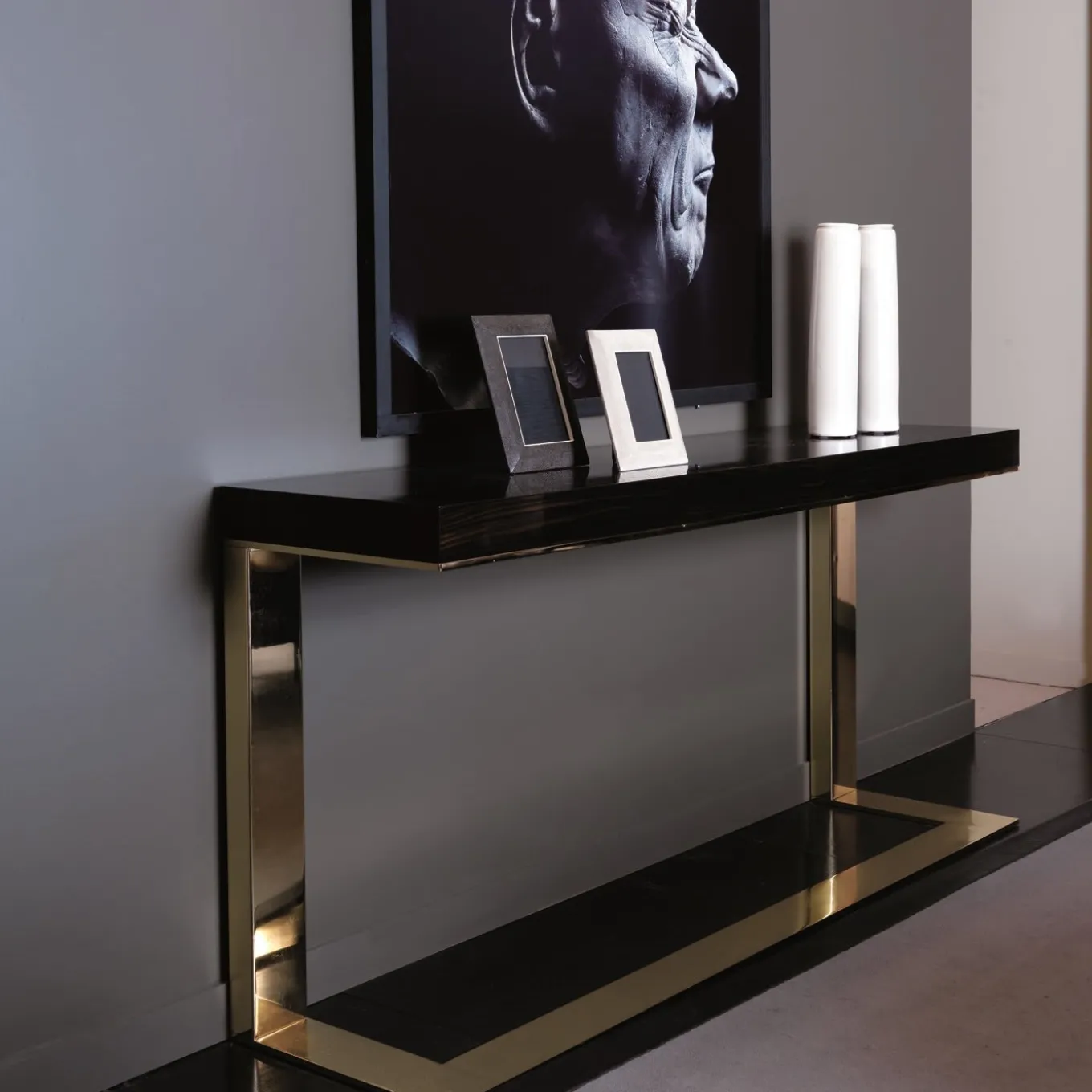 Kelly Console with Glossy Finish