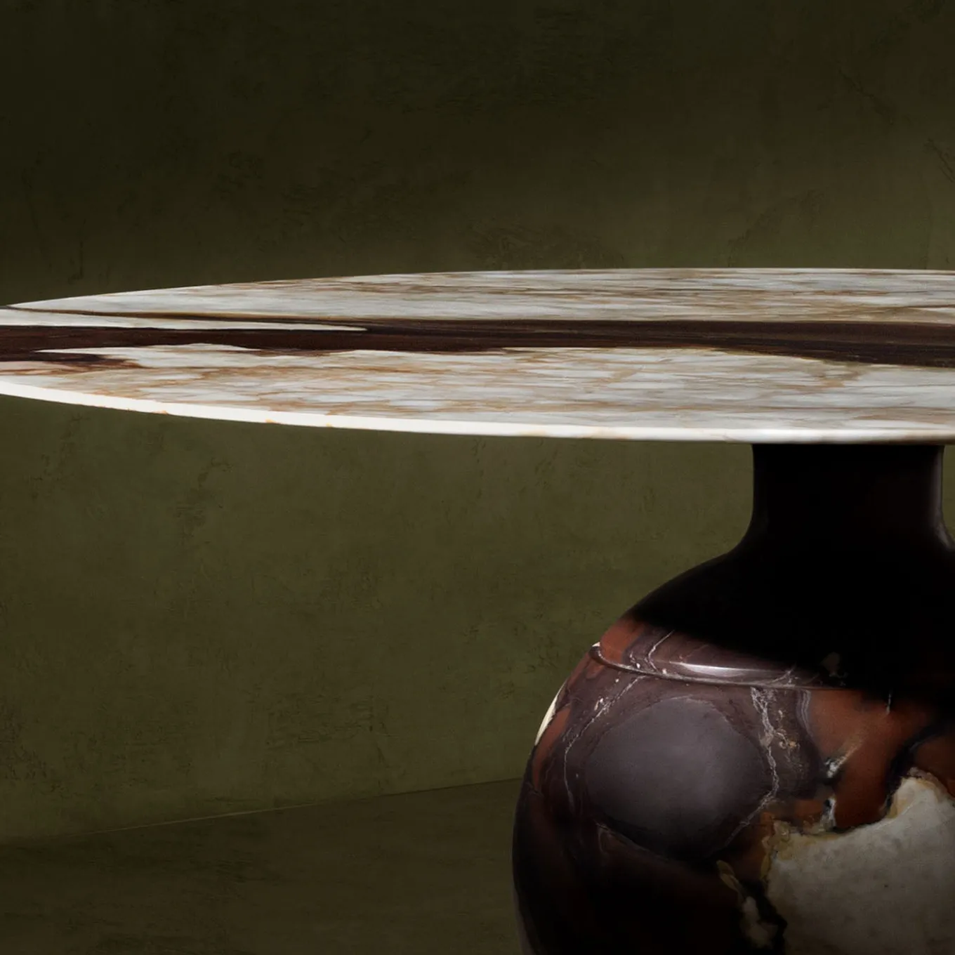 King Round Emotional Marble Dining Table