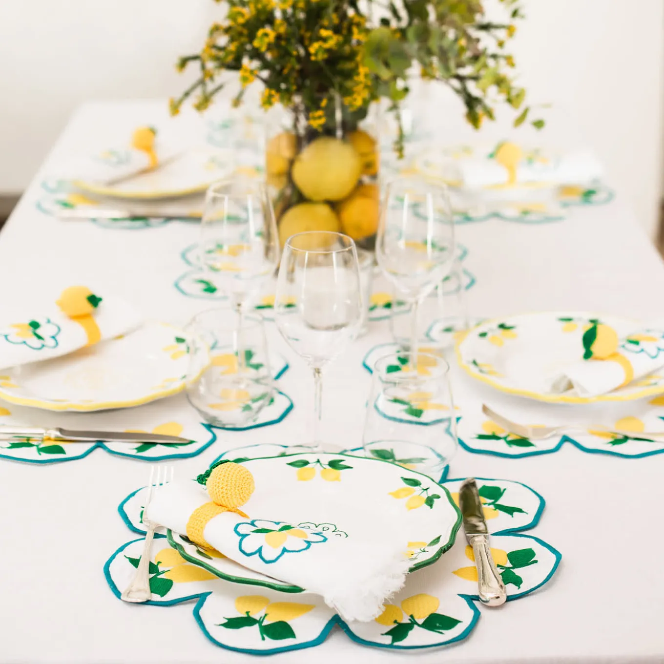 Limoni Multicolor Set of 2 Flower-Shaped White Service Placemats