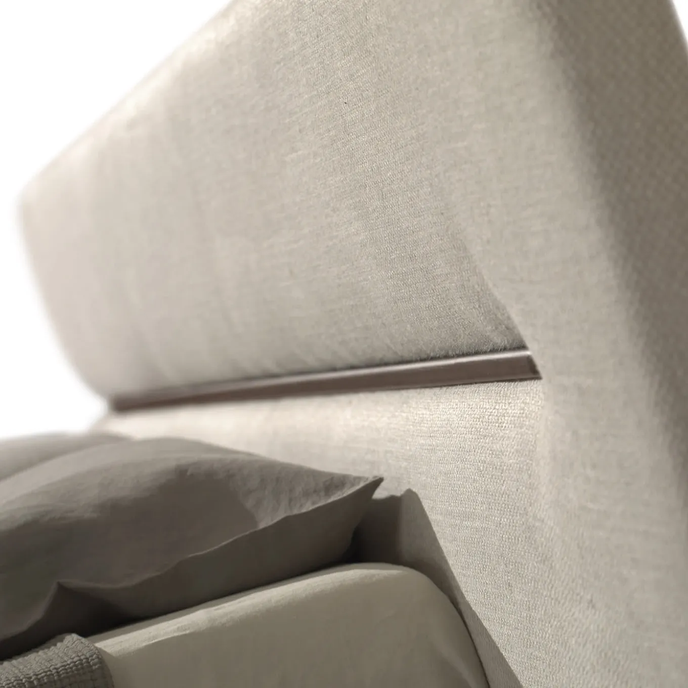 Lips Extra Large Bed