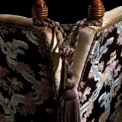 Lubov Velvet Dormeuse