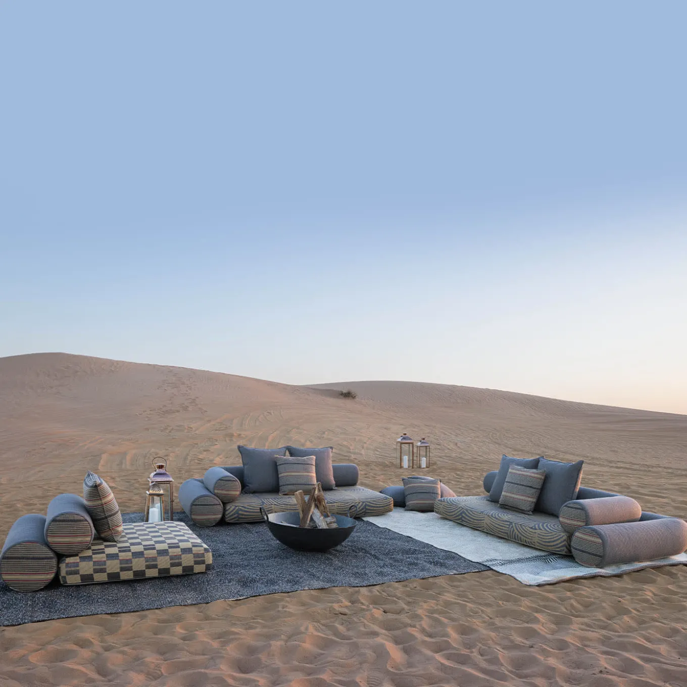 Majlis Central Floor Seating System