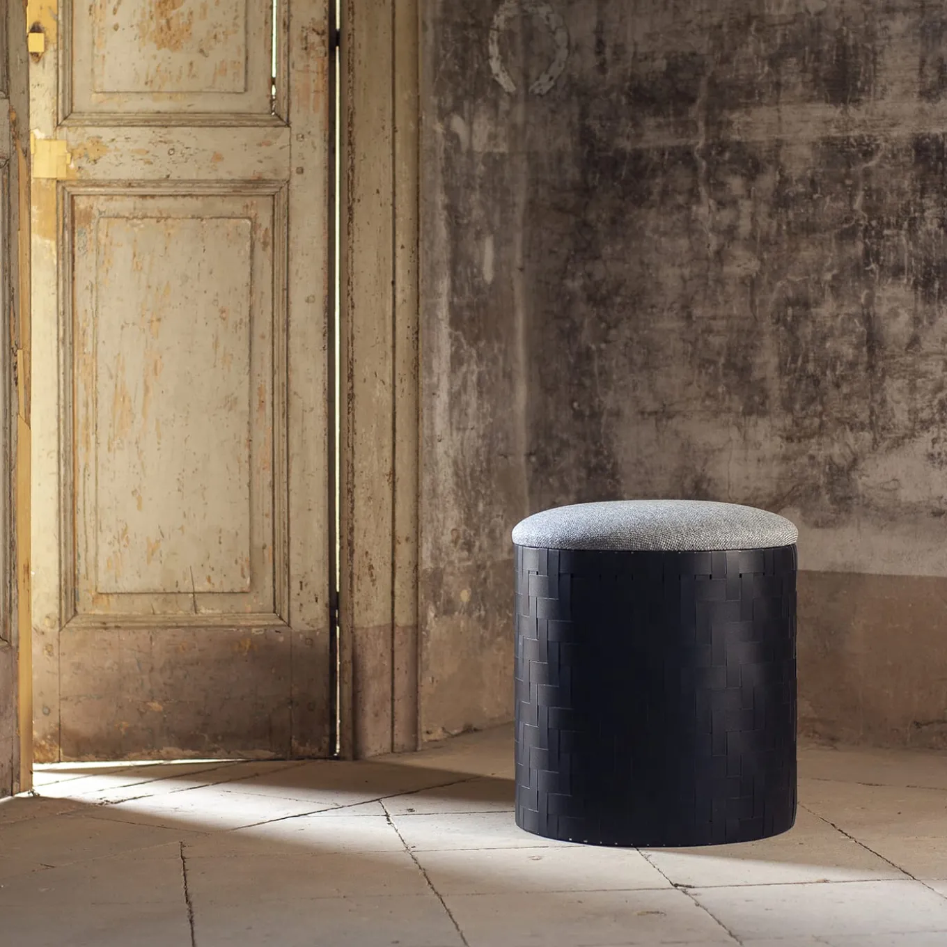 Mastio Black Pouf