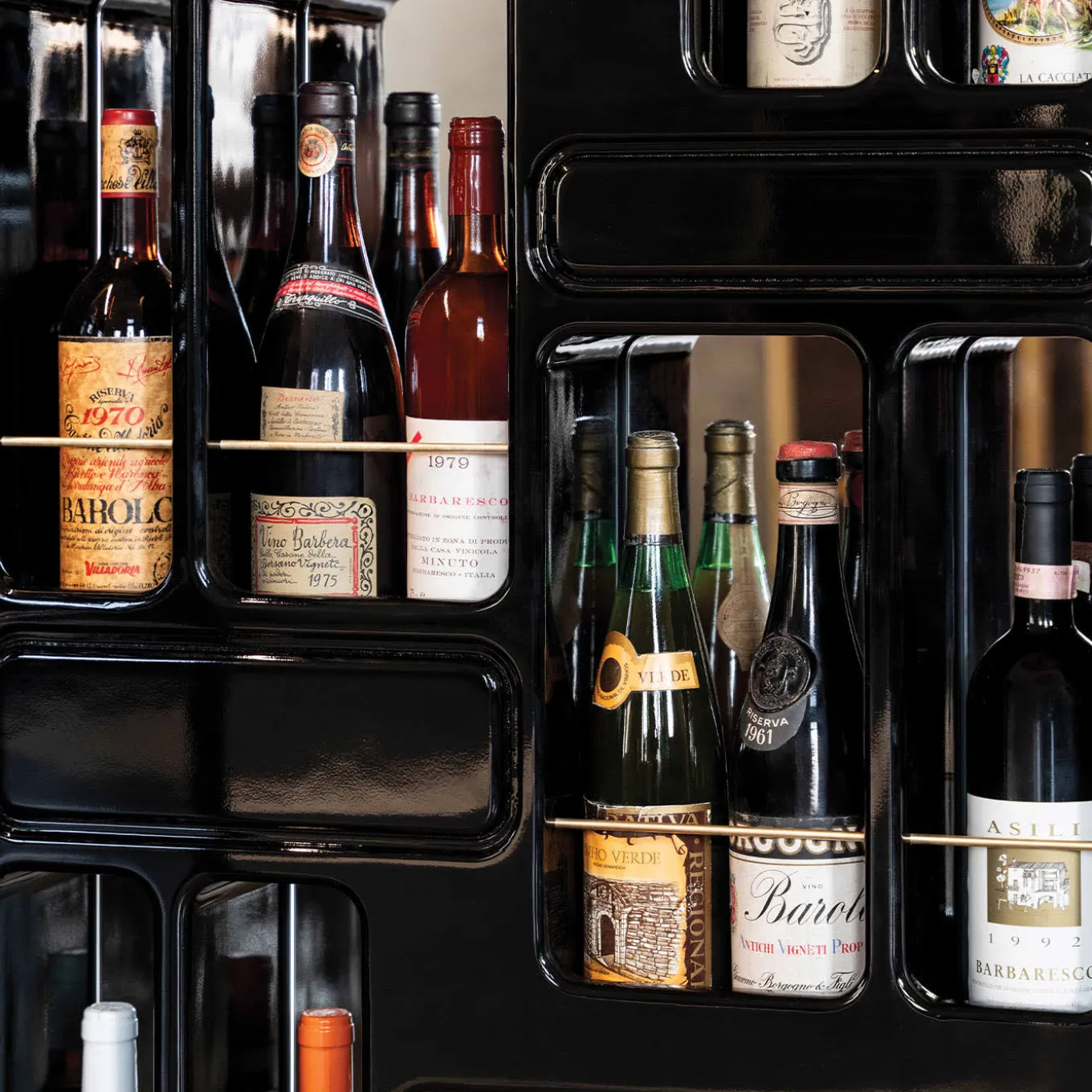 Modern Wine Cellar Trunk