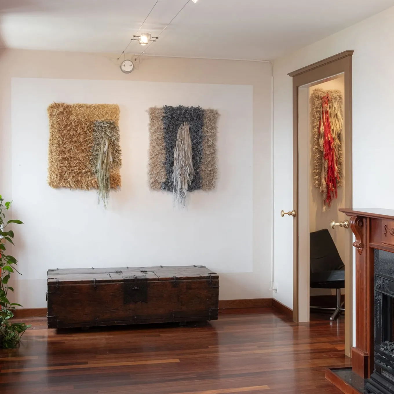 Noloom Surgis 007 Yellow, Leather, Green Tapestry