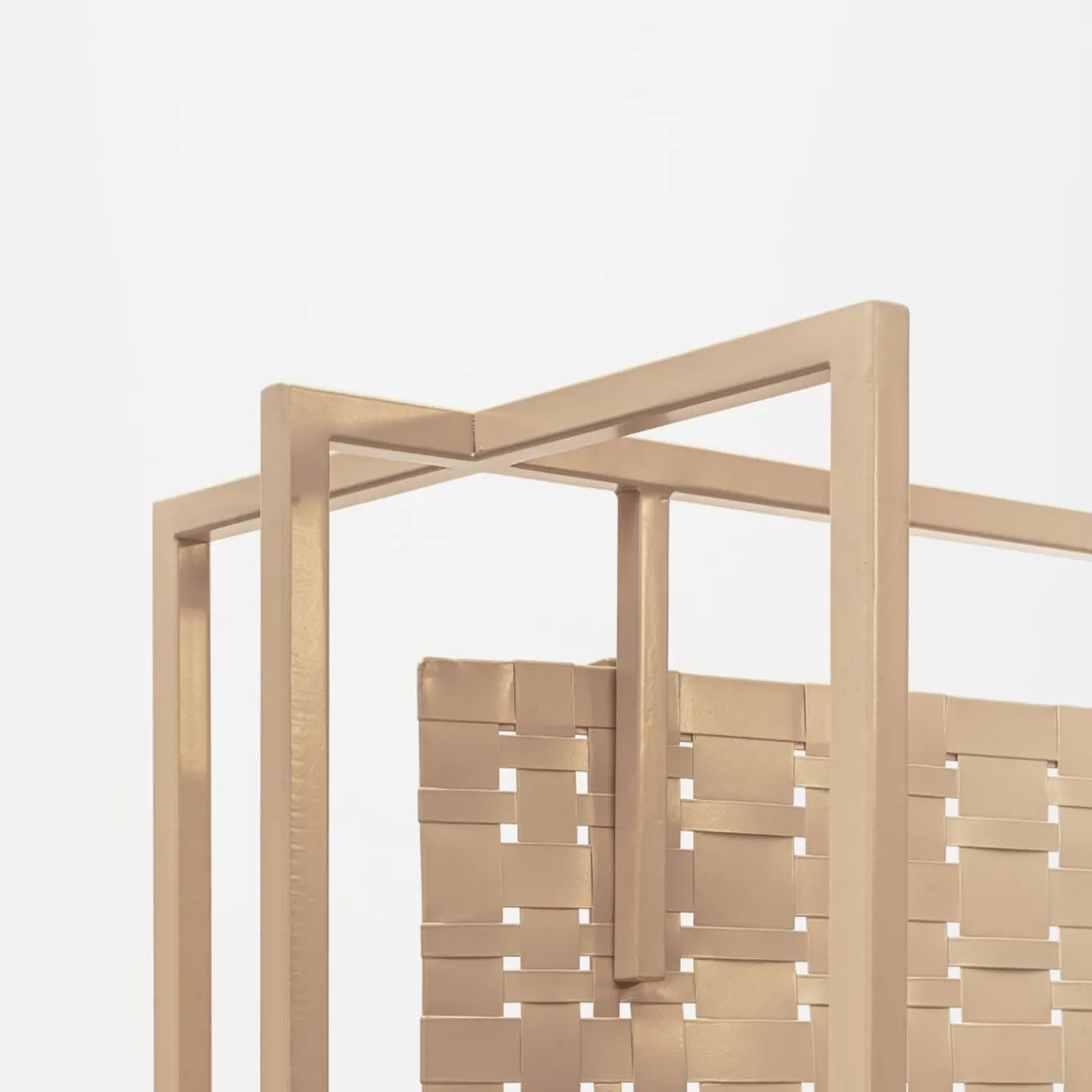 Obsidium Aurum Free-Standing Screen