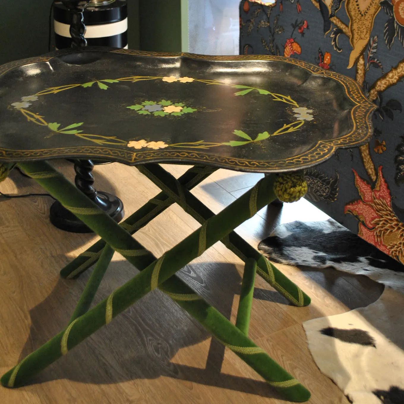 Pliant Vintage Green Folding Table with Shaped Tray