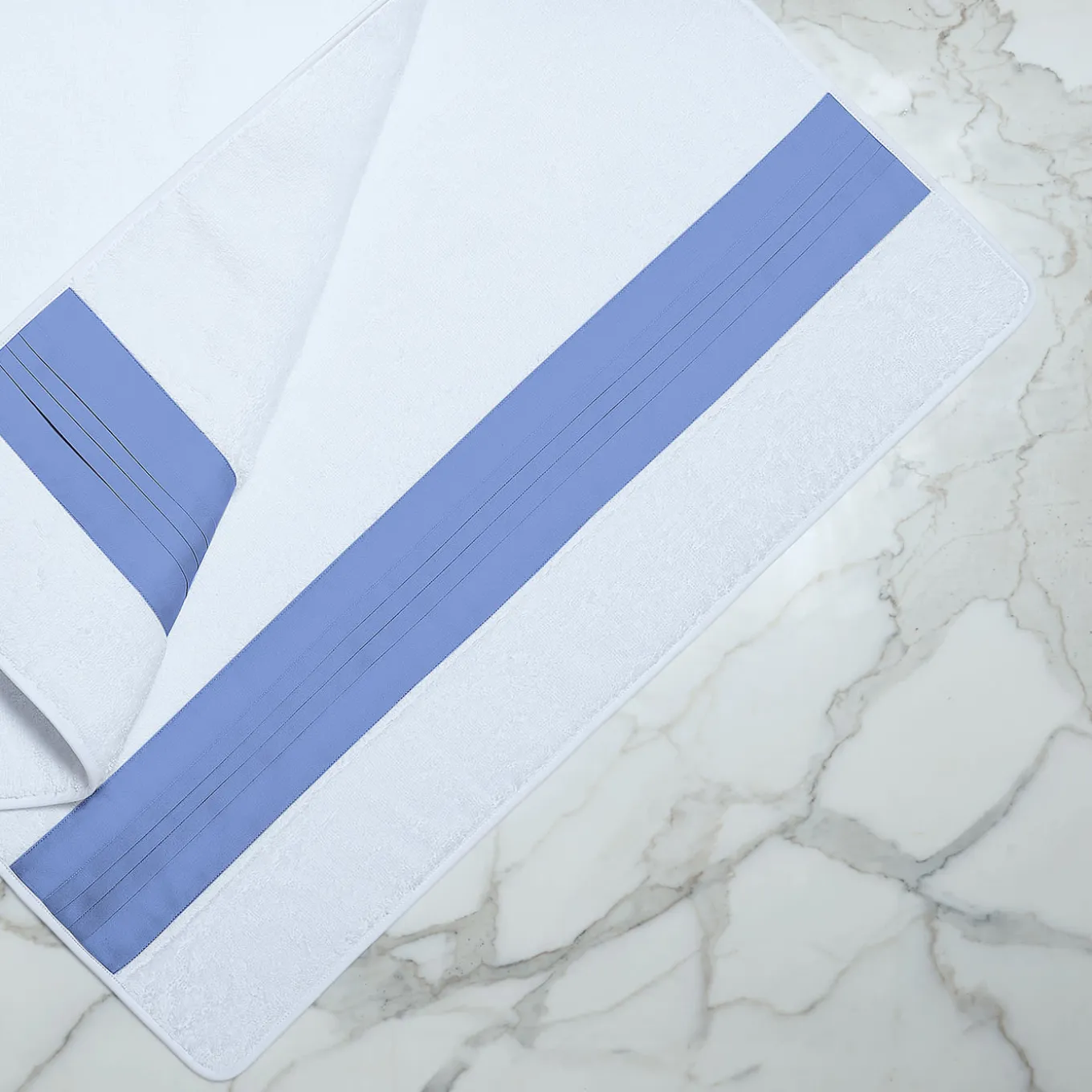 Plissè White & Country Blue Bath Mat