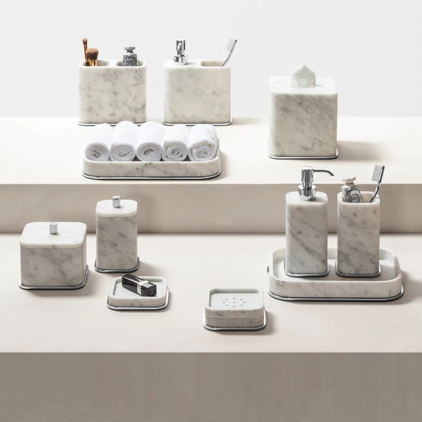 Polo Valet Tray in Arabescato White Marble