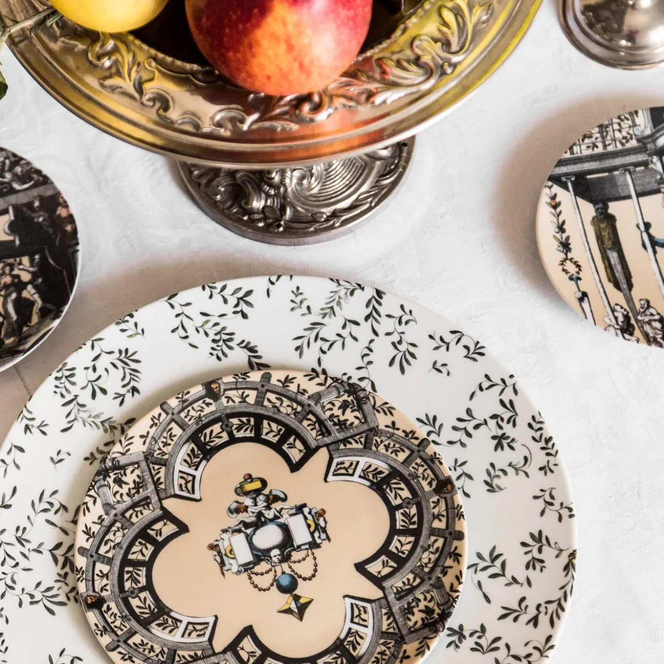 Pompei Set of 6 porcelain Dessert Plates with geometric design