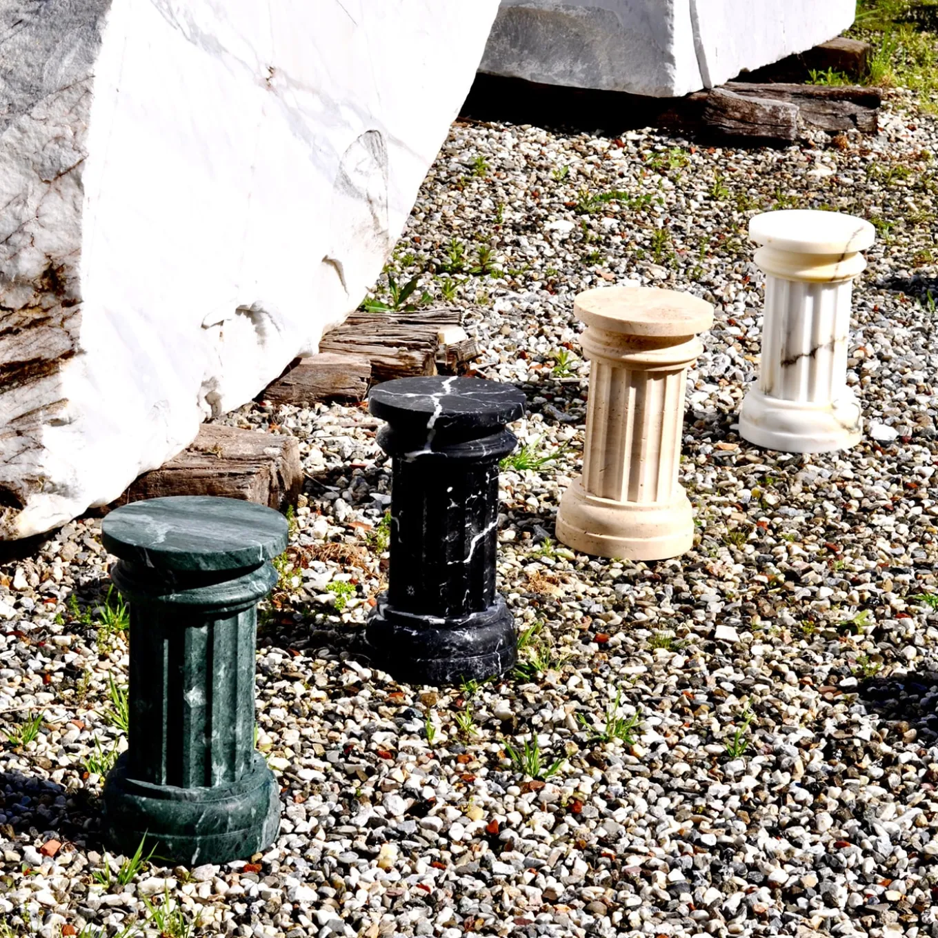 POR TAN TE Satin black Marquina marble Column Vase