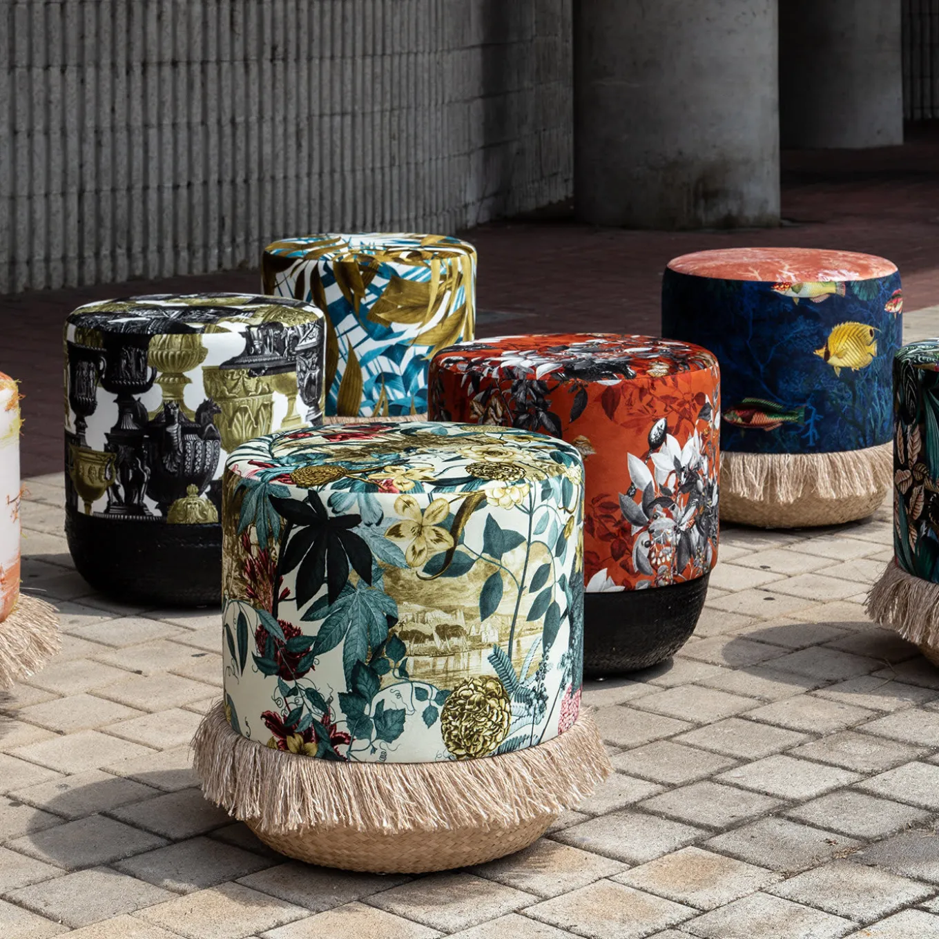Pouf Notti d'Oriente with botanical fantasy and basket base