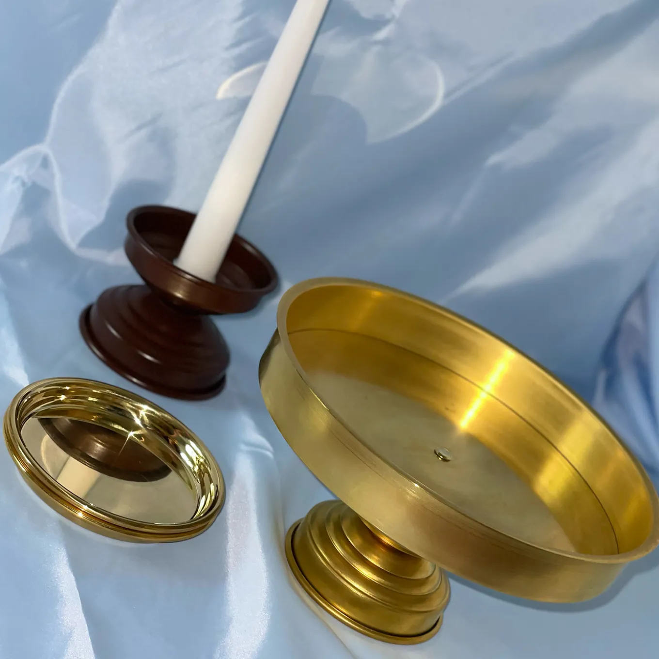 Round Brushed Brass Centerpiece