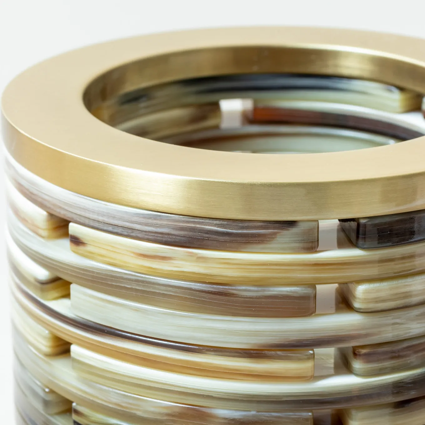 Round Pen Holder in Horn #2